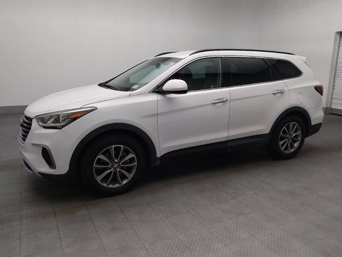 Used 2017 Hyundai Santa Fe SE image 2