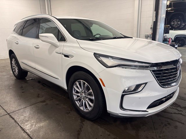 Used 2023 Buick Enclave Essence FWD image 3