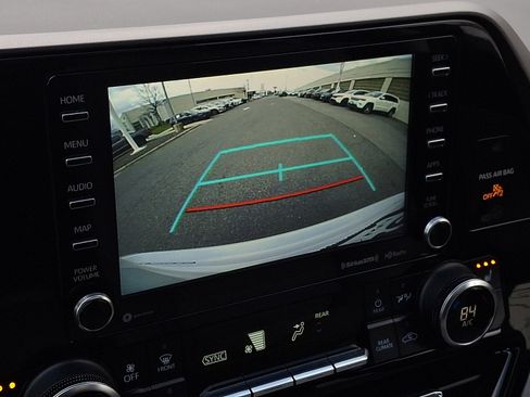 Used 2022 Toyota Highlander XLE image 18