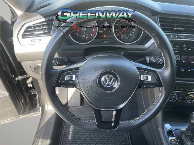 Used 2021 Volkswagen Tiguan SE w/ Panoramic Sunroof Package FWD image 29