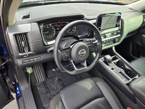 Used 2023 Nissan Pathfinder SL image 19