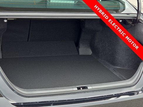Used 2025 Toyota Camry SE FWD image 9