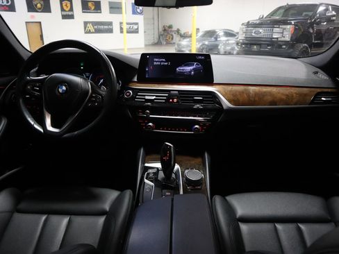 Used 2019 BMW 530e w/ Convenience Package image 11