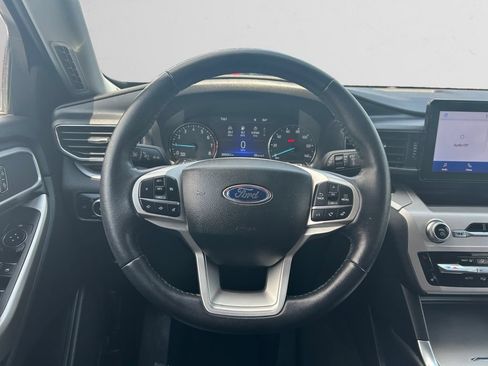 Used 2023 Ford Explorer XLT w/ Equipment Group 202A AWD/4WD image 21
