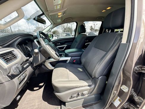 Used 2019 Nissan Titan SV w/ SV Convenience Package image 22