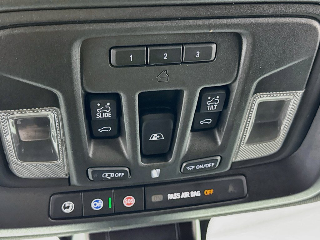Used 2022 GMC Sierra 3500 AT4 w/ AT4 Preferred Package AWD/4WD image 14