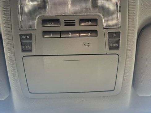 Used 2016 Toyota Highlander XLE image 32