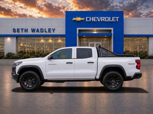 New 2025 Chevrolet Colorado Trail Boss w/ Midnight Edition AWD/4WD image 3
