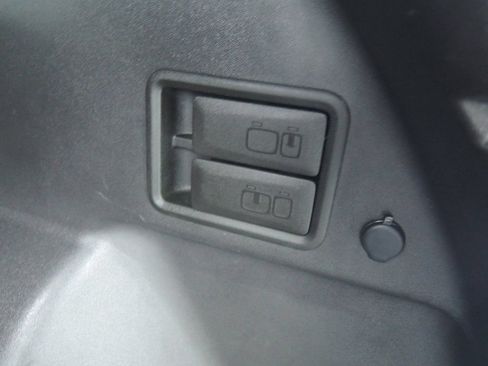 Used 2024 Chevrolet Equinox LT FWD image 28