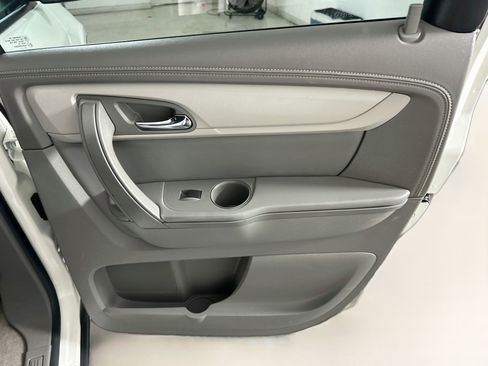 Used 2014 Chevrolet Traverse LS FWD image 30