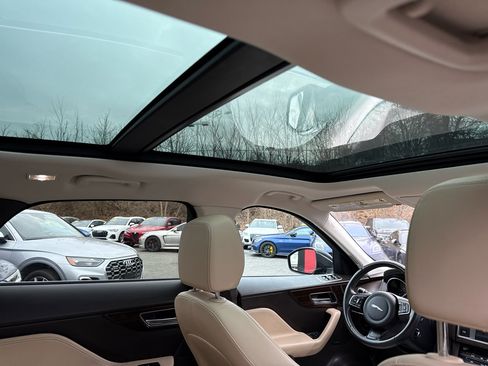 Used 2017 Jaguar F-PACE Prestige image 40