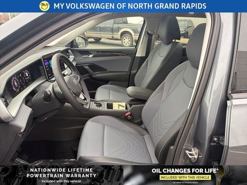 New 2026 Volkswagen Tiguan SE image 10