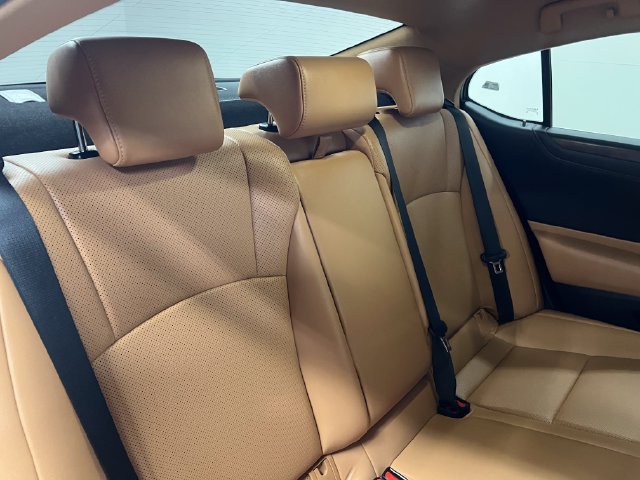Used 2024 Lexus ES 300h w/ Premium Package FWD image 13