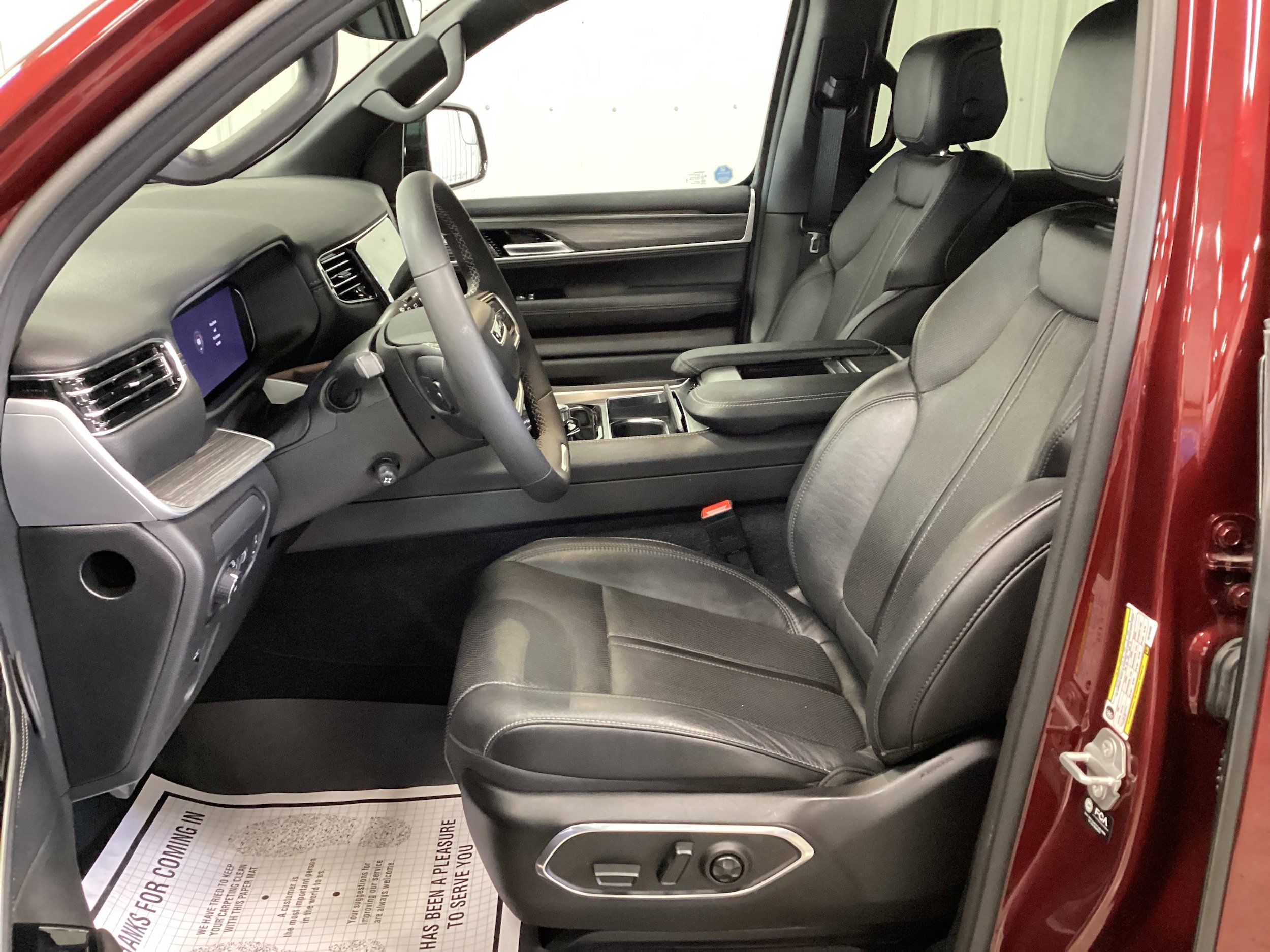 Used 2024 Jeep Wagoneer Series III w/ Premium Group I AWD/4WD image 16