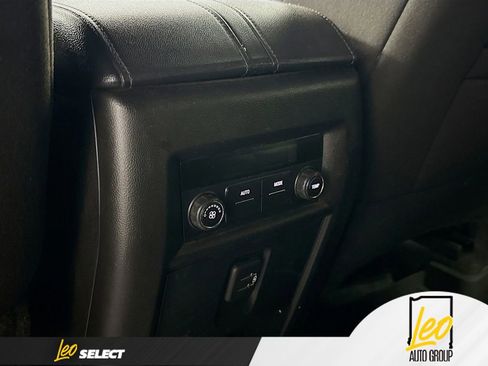 Used 2023 Chevrolet Traverse LT FWD image 27