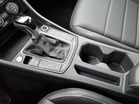 Used 2024 Volkswagen Jetta SE image 11