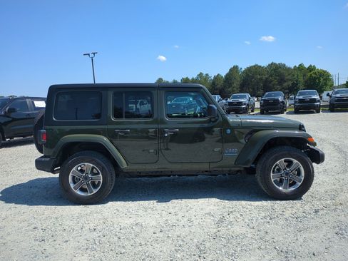 Used 2024 Jeep Wrangler Unlimited AWD/4WD image 11