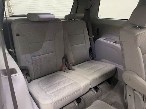 Used 2023 GMC Acadia SLE image 32