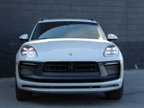 New 2026 Porsche Macan GTS image 6