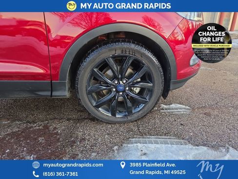 Used 2017 Ford Escape SE w/ SE Sport Appearance Package image 45
