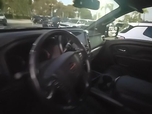 Used 2020 Nissan Titan PRO-4X w/ Pro-4x Convenience Package image 4