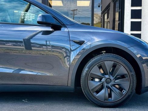 Used 2024 Tesla Model Y Long Range RWD image 18