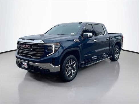 Used 2022 GMC Sierra 1500 SLT image 3