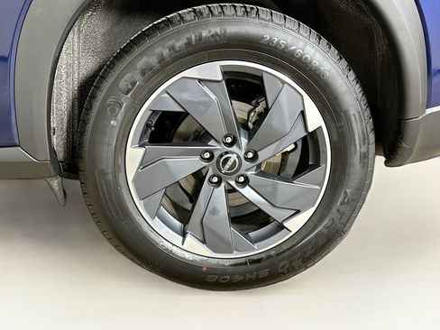 Used 2024 Nissan Rogue SV image 11