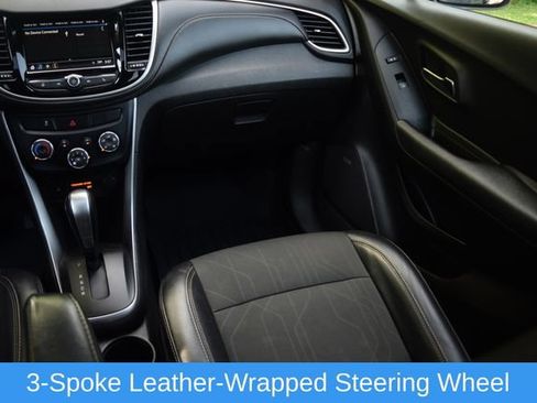Used 2019 Chevrolet Trax LT w/ Sun & Sound Package AWD/4WD image 13