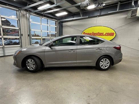 Used 2020 Hyundai Elantra SE w/ Cargo Package (C1) image 2