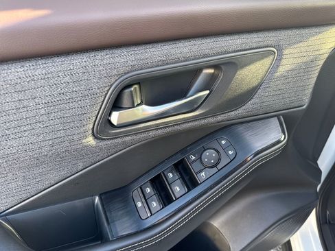 Certified 2022 Nissan Rogue SV image 12