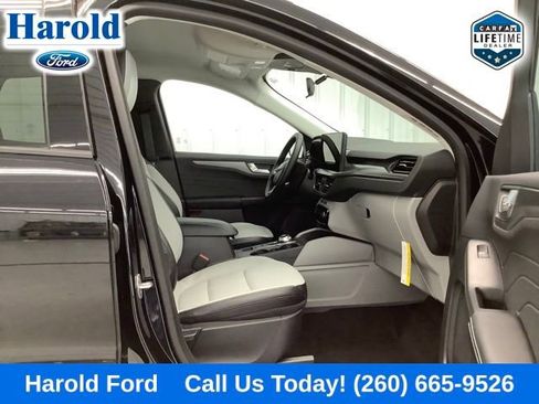 Used 2024 Ford Escape SE image 11