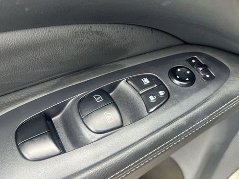 Used 2019 Nissan Pathfinder SV AWD/4WD image 34