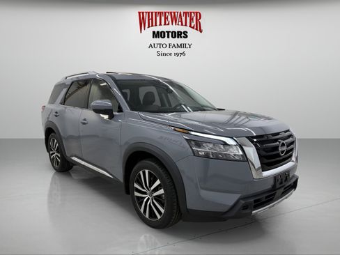 Used 2024 Nissan Pathfinder Platinum w/ Cargo Package image 5