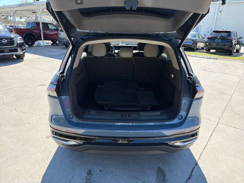 Used 2025 Lincoln Nautilus Premier AWD/4WD image 30