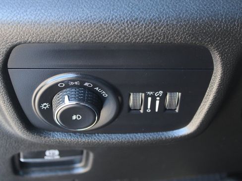 Used 2023 Jeep Grand Cherokee L Limited w/ Black Appearance Package image 12