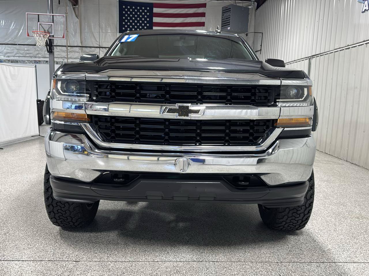 Used 2017 Chevrolet Silverado 1500 LT AWD/4WD image 3