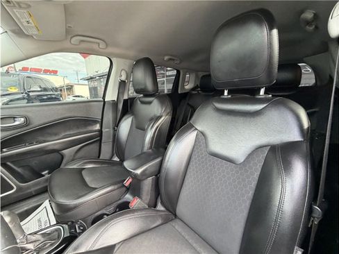 Used 2019 Jeep Compass Latitude FWD image 18