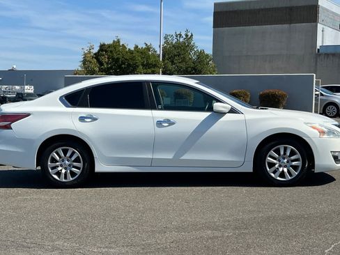 Used 2015 Nissan Altima 2.5 S FWD image 6