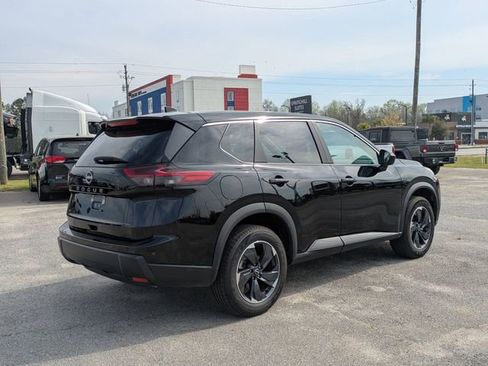 Used 2025 Nissan Rogue SV image 3