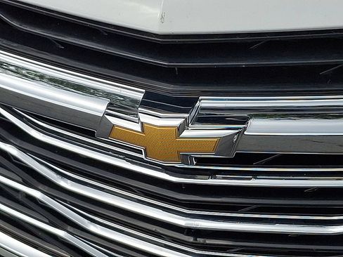 Used 2025 Chevrolet Malibu LT FWD image 4