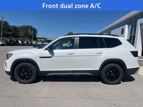 New 2026 Volkswagen Atlas Peak Edition image 3