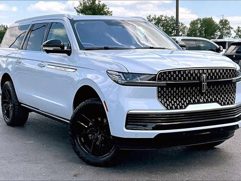 Used 2025 Lincoln Navigator L Reserve AWD/4WD image 37