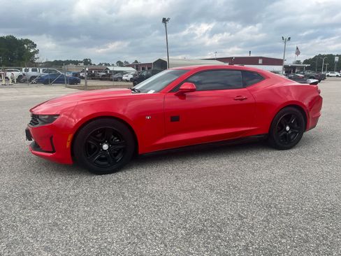 Used 2020 Chevrolet Camaro LT image 2