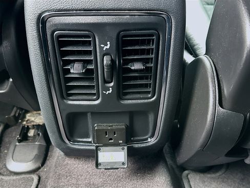 Used 2017 Jeep Grand Cherokee Altitude image 16