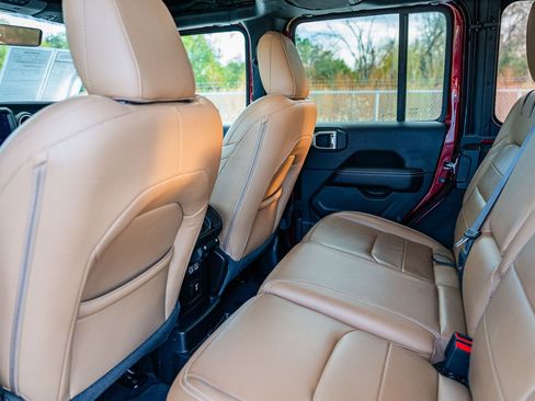 Used 2021 Jeep Wrangler Unlimited Sahara w/ Cold Weather Group image 18