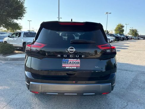 Used 2026 Nissan Rogue SL FWD image 4