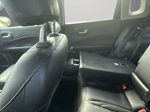 Used 2018 Jeep Compass Latitude w/ Cold Weather Group AWD/4WD image 5