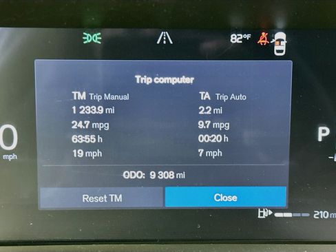 Used 2025 Volvo XC40 B5 Plus AWD/4WD image 19