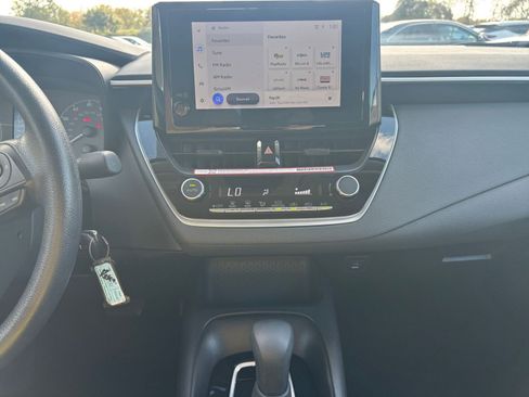 Used 2025 Toyota Corolla LE image 18